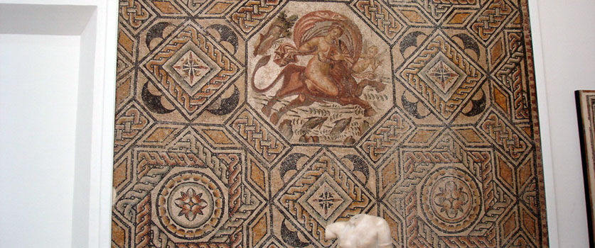 Une mosaïque du musée national des antiquités et des arts islamiques à Alger-Centre