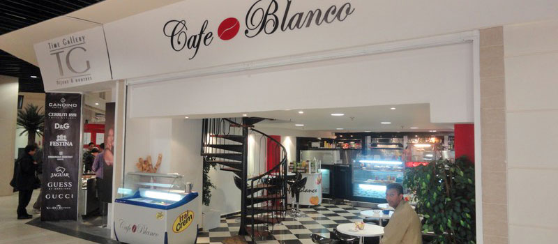 Une caféteria au centre commercial de Bab Ezzouar