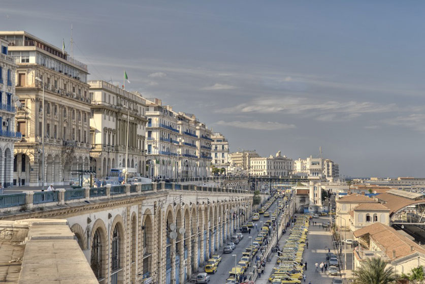 Photo du front de mer d'Alger (boulevard Zighoud Youcef)