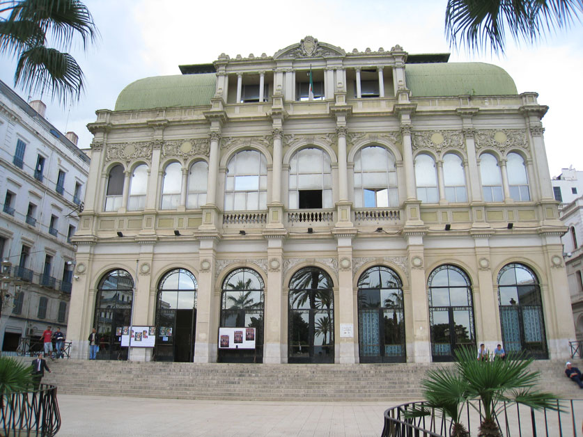 Photo du théâtre national algérien à Alger