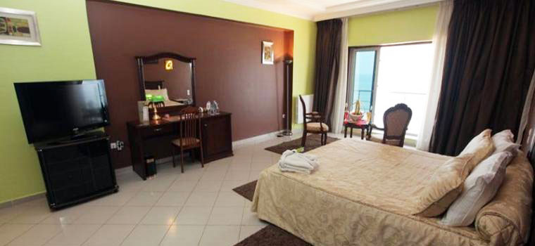 Une chambre de l'hôtel Abasside Palace à Staoueli (Alger)
