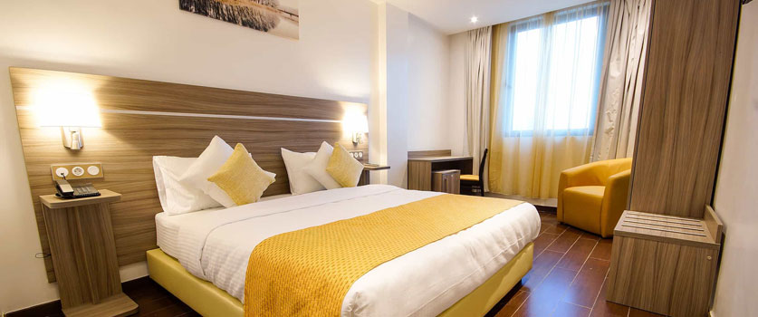 Une chambre de l'hôtel Best Night à Bab Ezzouar
