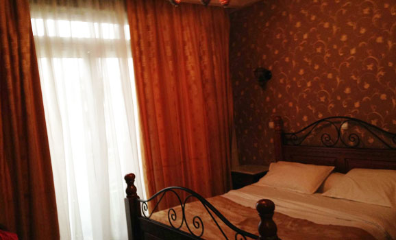 Une chambre de l'hôtel Emir à Chéraga