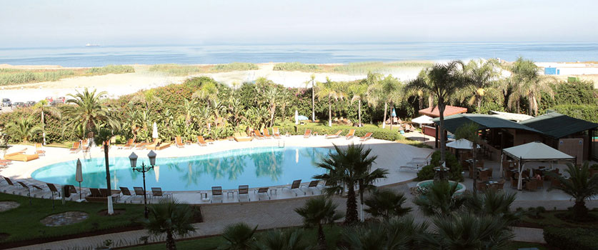 La piscine extérieure de l'hôtel Hilton à Alger
