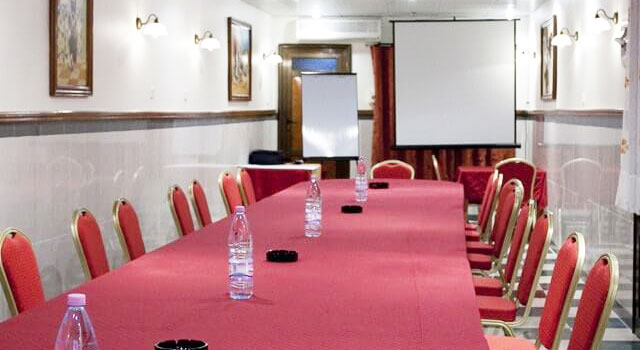 Une salle de conférence de l'hôtel Hydra d'Alger