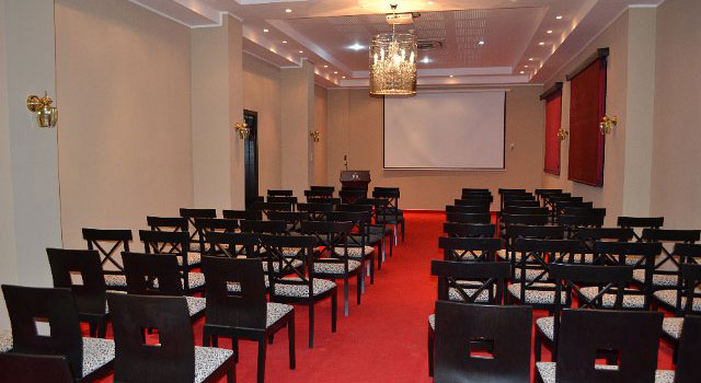 La salle de conférence de l'hôtel Jardy à Alger