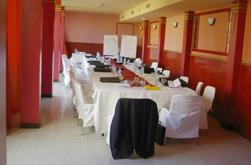 Une salle de réunion de l'hôtel Mazafran à Zéralda