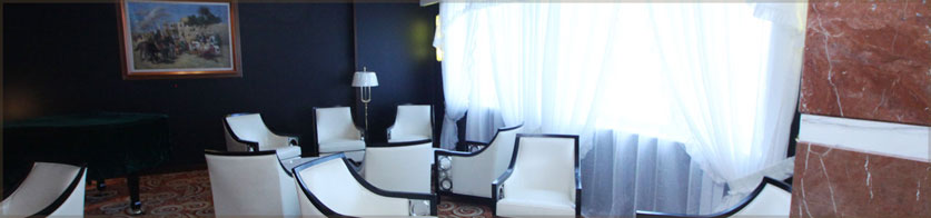Un salon de l'hôtel Oasis d'Alger