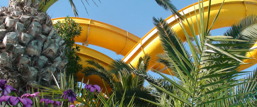 Un toboggan pour adultes du parc aquatique Aquafortland de Bordj El Kiffan